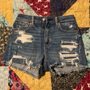EUC AE distressed mom short